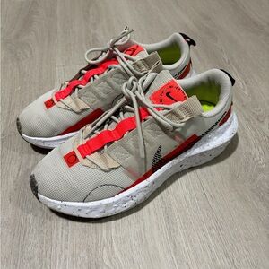 Womans Nike Shoes soze 8